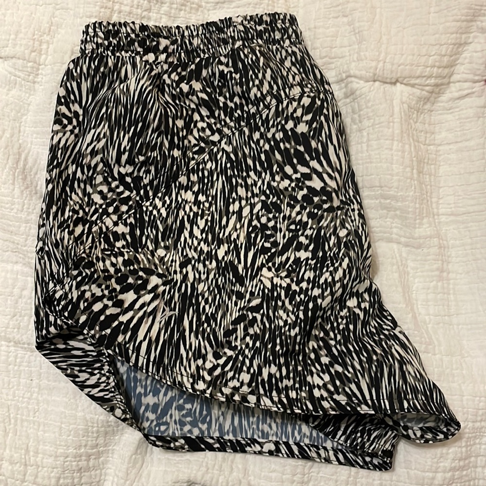Old Navy Dolphin Hem Active Shorts